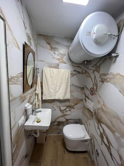 Jupis Chalet-city View Getaway Chalet Durrës