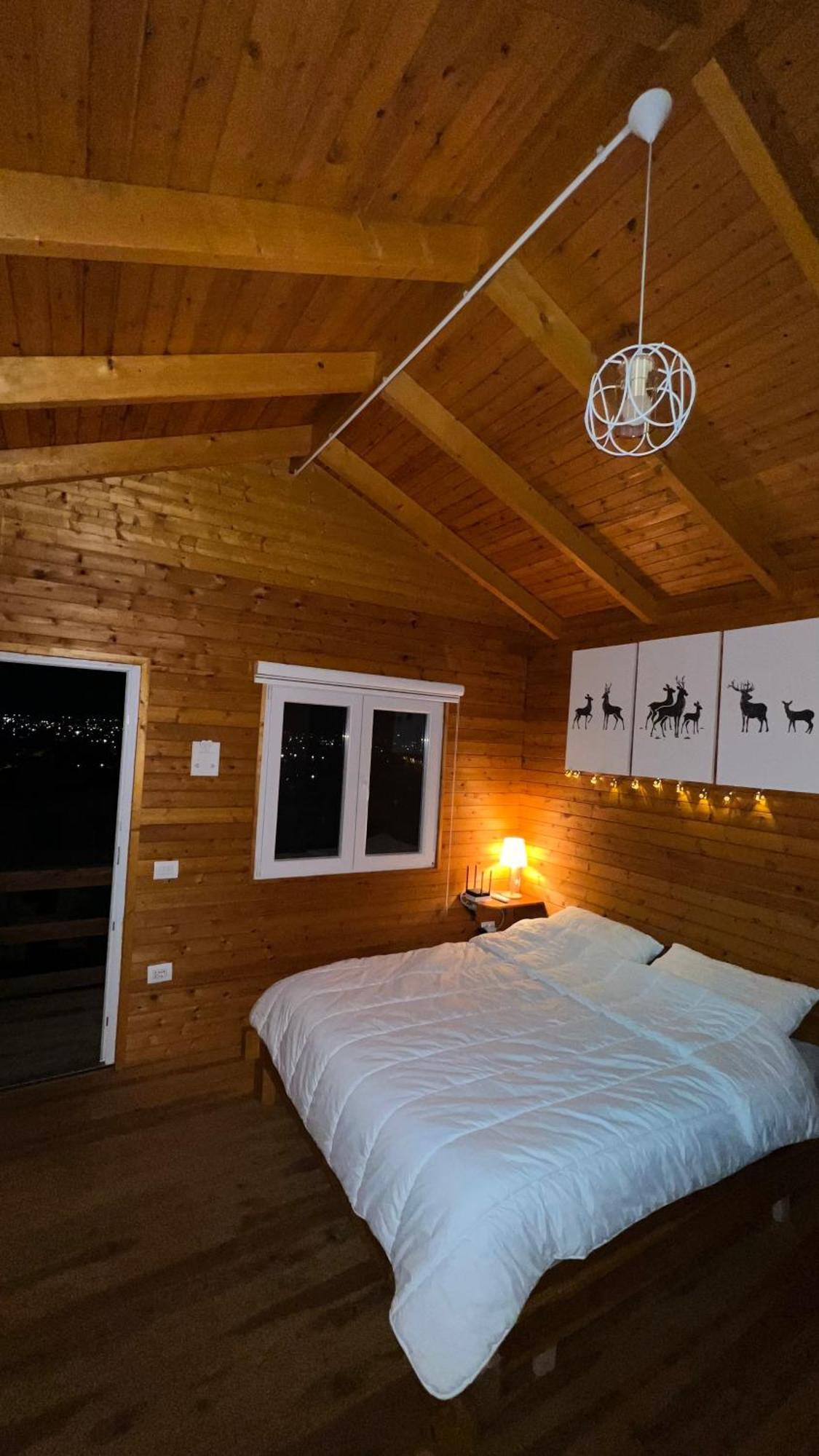 Jupis Chalet-city View Getaway Durrës